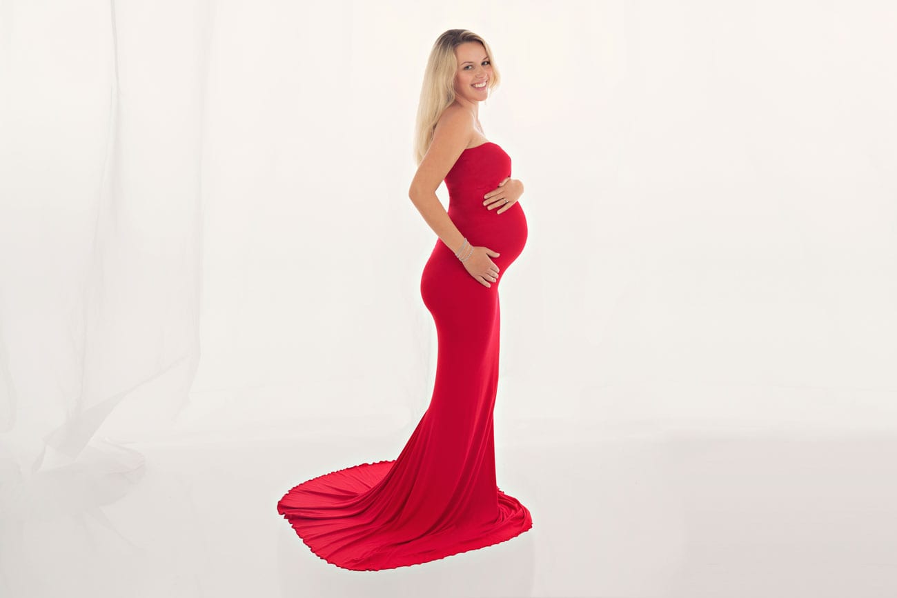 Blonde Schwangere Frau beim Babybauch Shooting Muenchen in Carmen Bergmann Studio Blonde Schwangere Frau beim Babybauch Shooting Muenchen in Carmen Bergmann Studio
