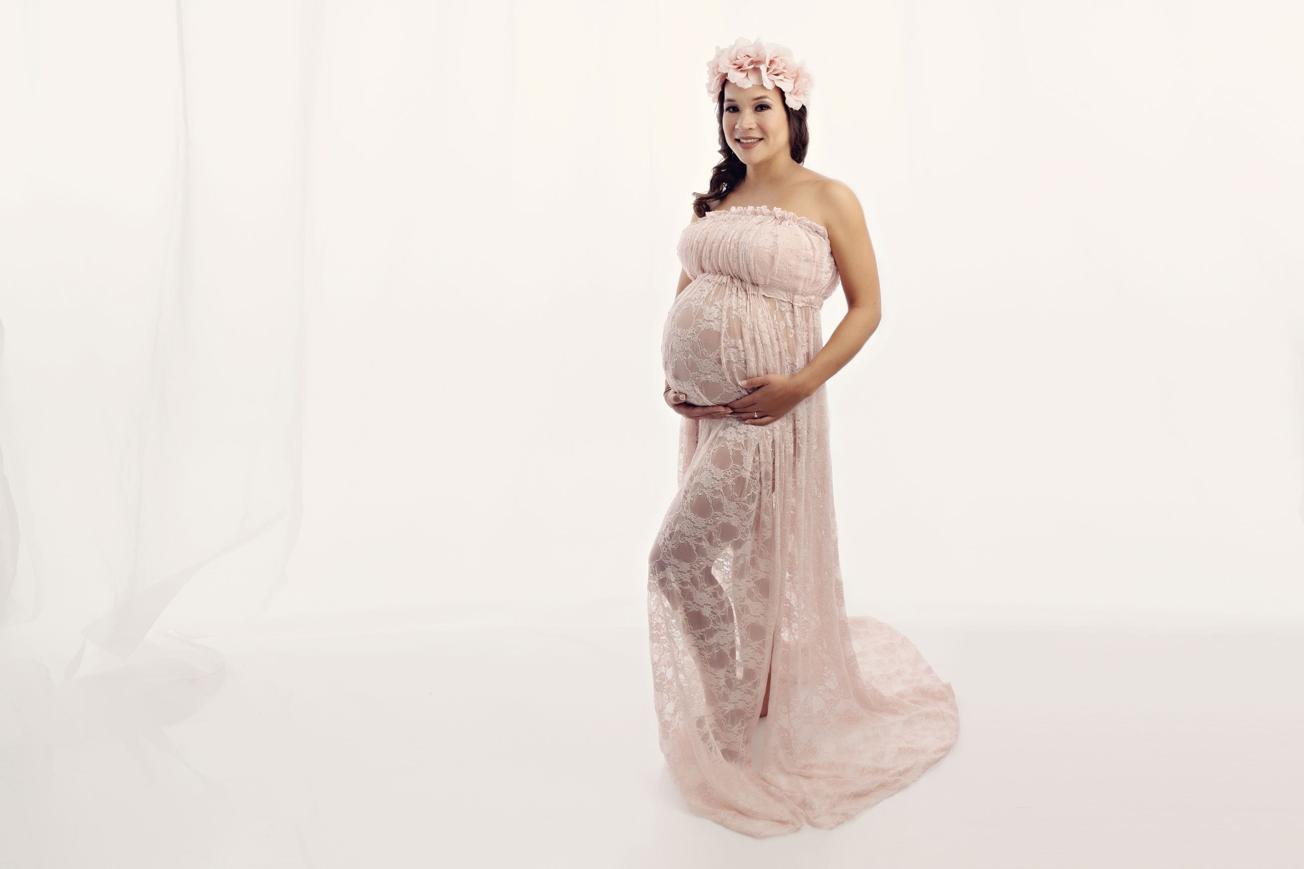 Rosafarbenen Kleid fuer Babybauch Shooting im Carmen Bergmann Studio Rosafarbenen Kleid fuer Babybauch Shooting im Carmen Bergmann Studio