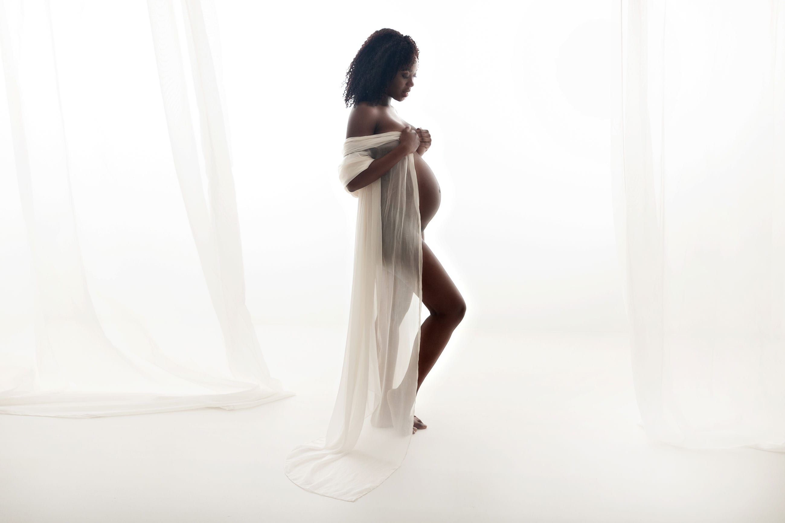 Schwangere fuer Schwangerschaftsfotografie in Muenchen