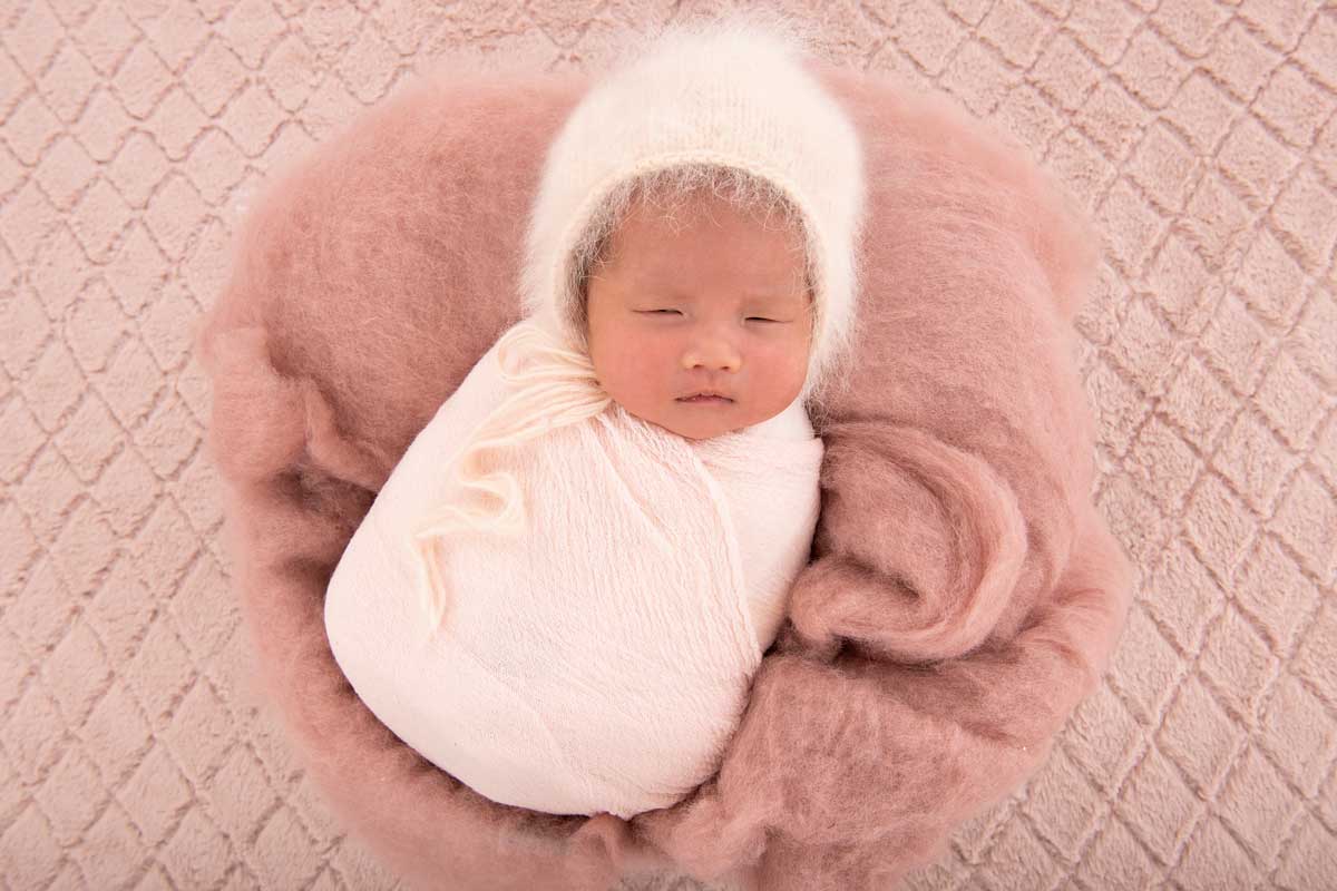 neugeborenen-shooting-korb Babybauch Shooting mit Geschwister Muenchen