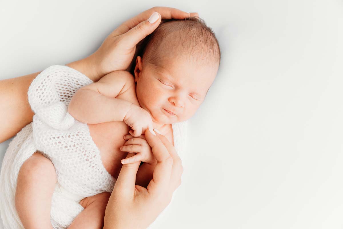 minimalist-newborn-fotoshooting-muenchen