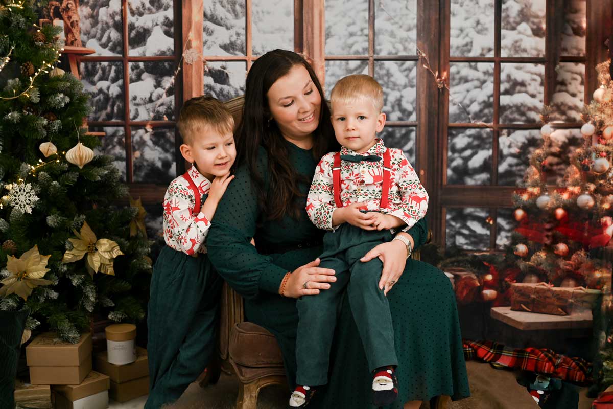 weihnachtsfotos-muenchen-studio-minimalistisch-familie