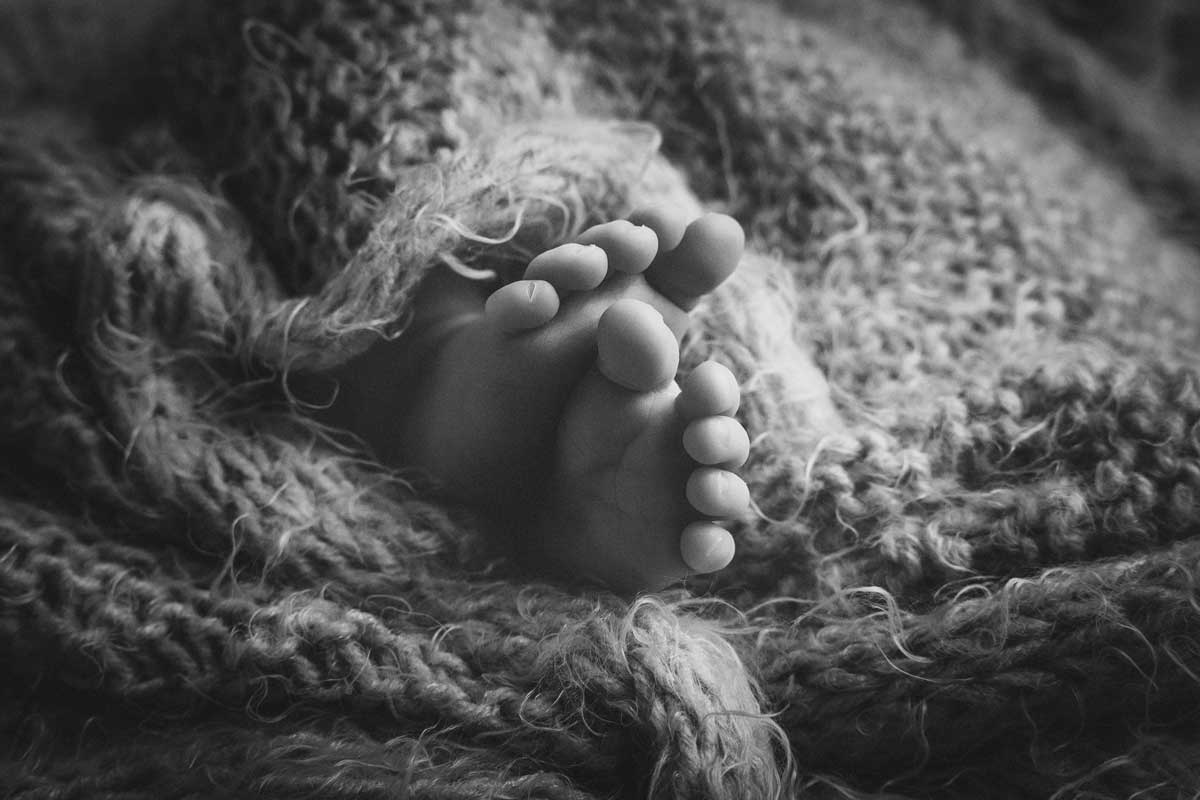 newbornfotos-schwarzweiss-muenchen