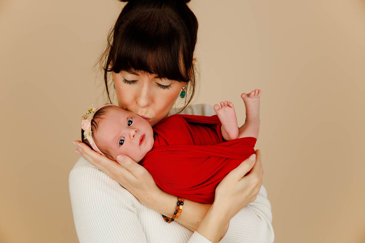Neugeborene-Shooting-Muenchen-mit-Mama