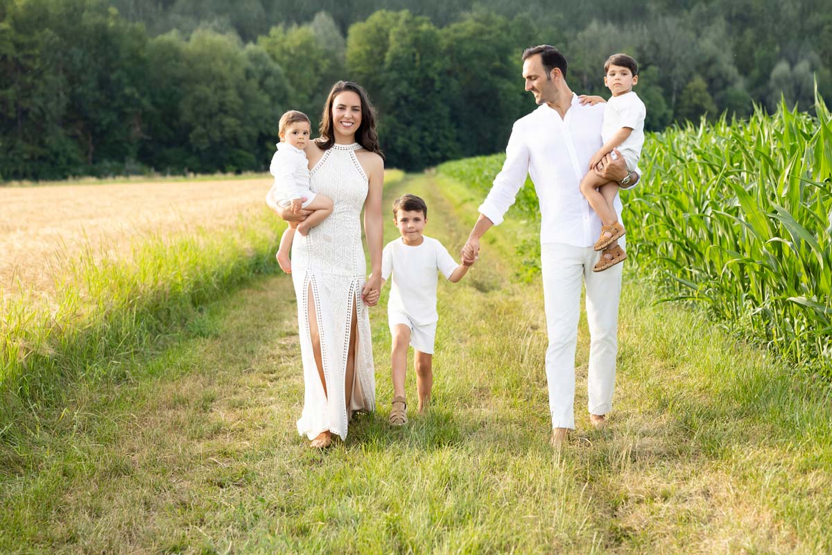 fotoshooting-geschwister-draussen-muenchen