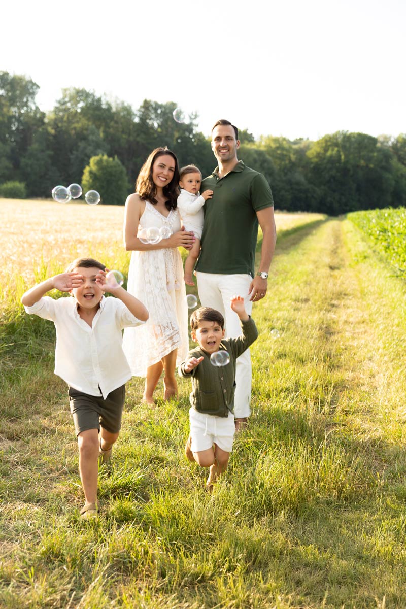 fotoshooting-geschwister-feld-muenchen