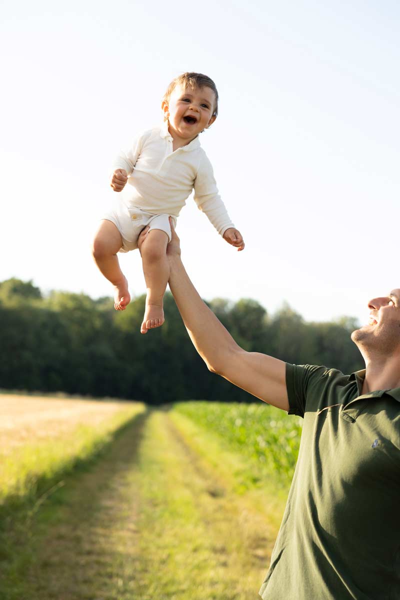 outdoor-shooting-baby-und-eltern-muenchen
