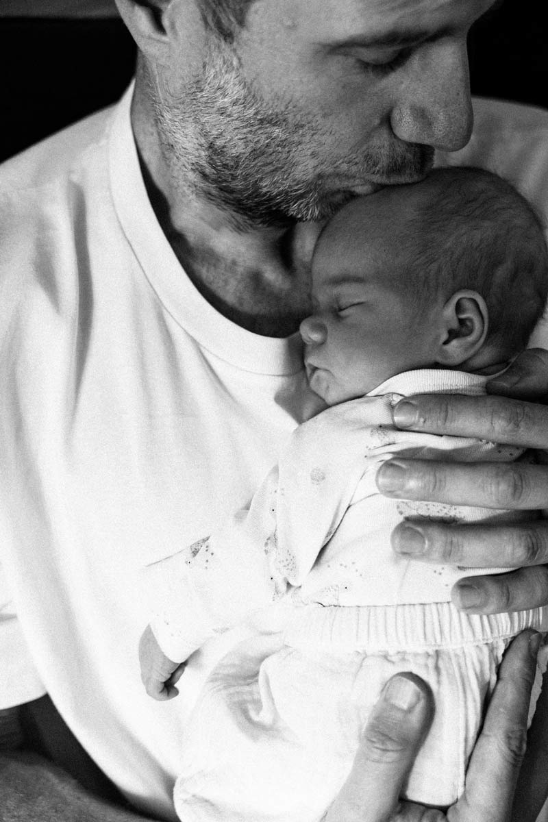 schwarz-weiss-neugeborenenfotografie-muenchen schwarz-weiss-neugeborenenfotografie-muenchen