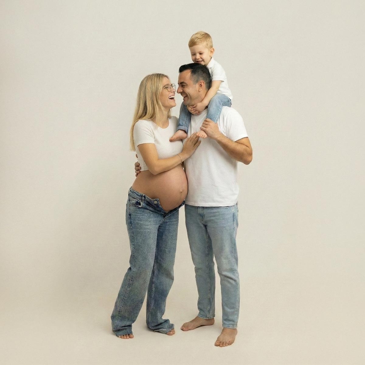 Babybauch-Fotoshooting-mit-Kind