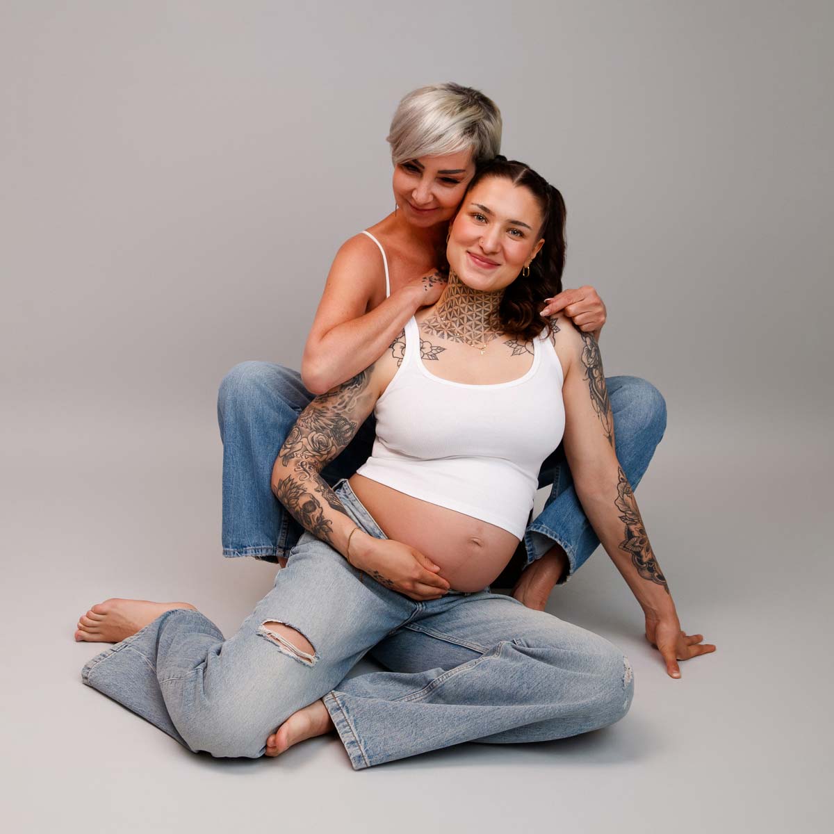 babybauch-fotoshooting-familie-muenchen-minimalistische-fotos
