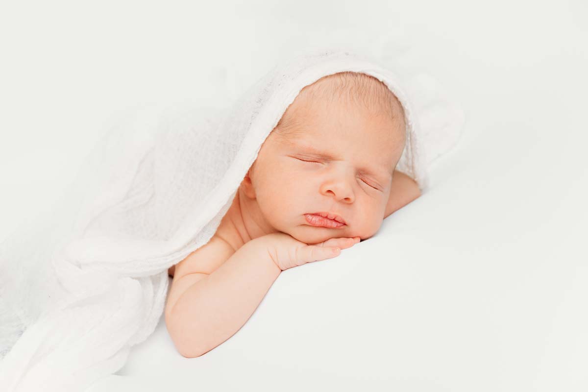 babyfotograf-muenchen-natuerliche-neugeborenenfotos