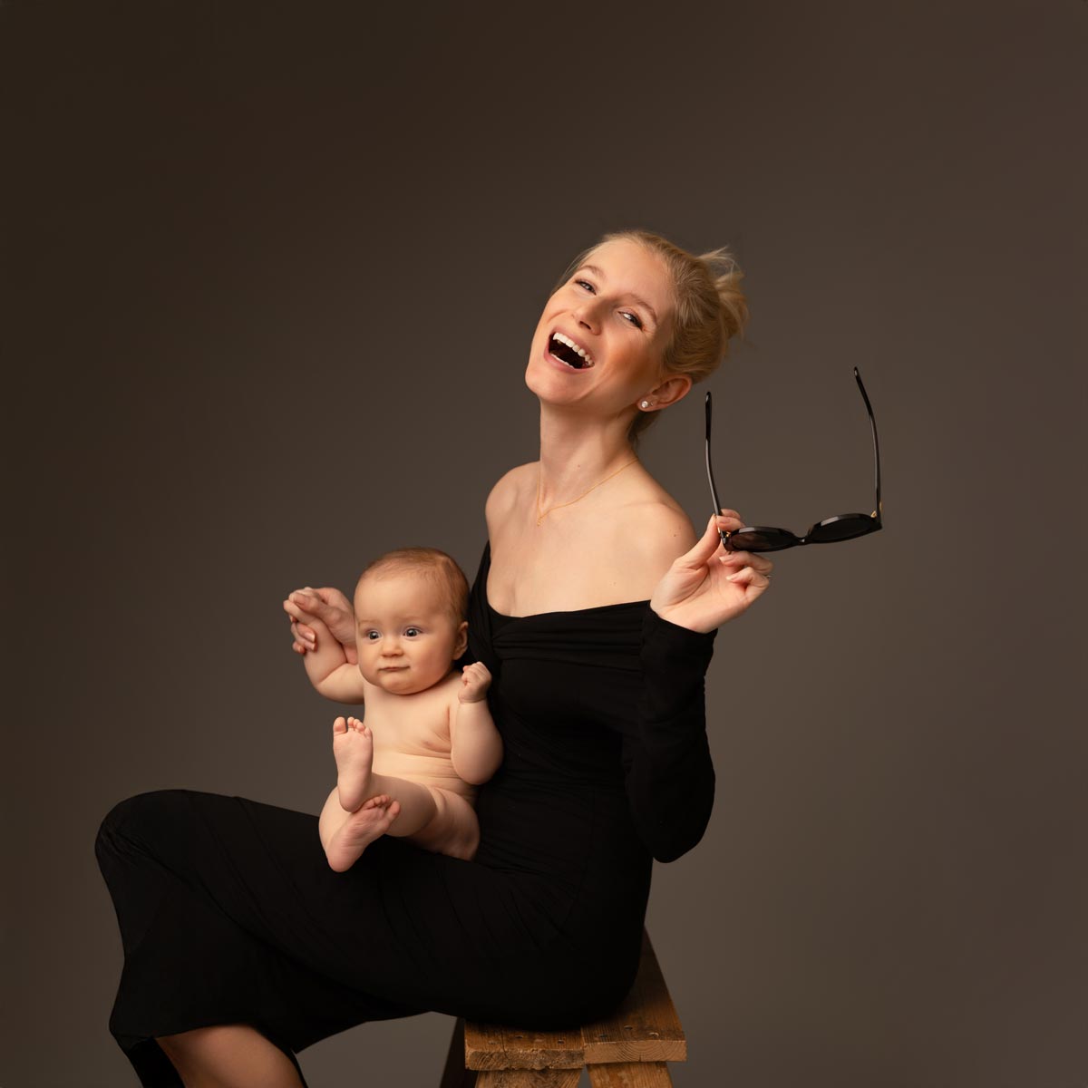 editorial-familienfotografie-muenchen-mit-vogue-aesthetik