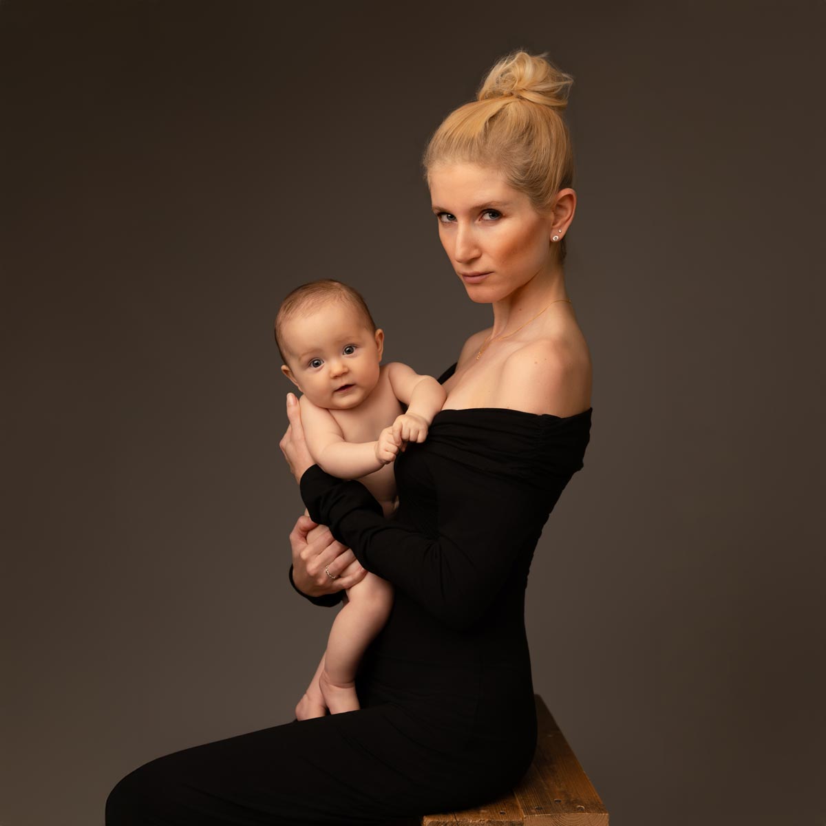 elegante-familienfotos-muenchen-minimalistisch-und-stilvoll