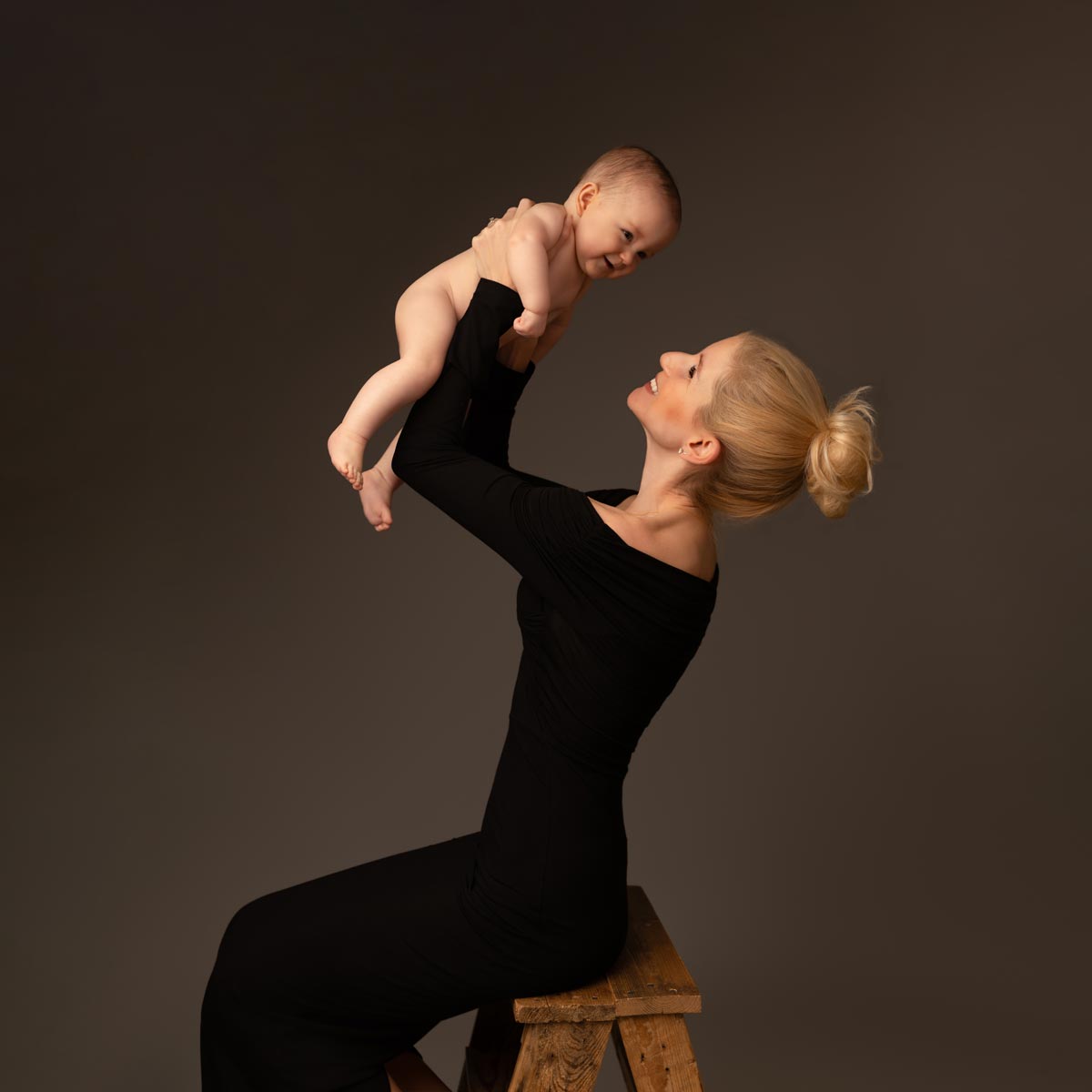 familienfotografie-muenchen-editorial-look-und-natuerliche-emotionen