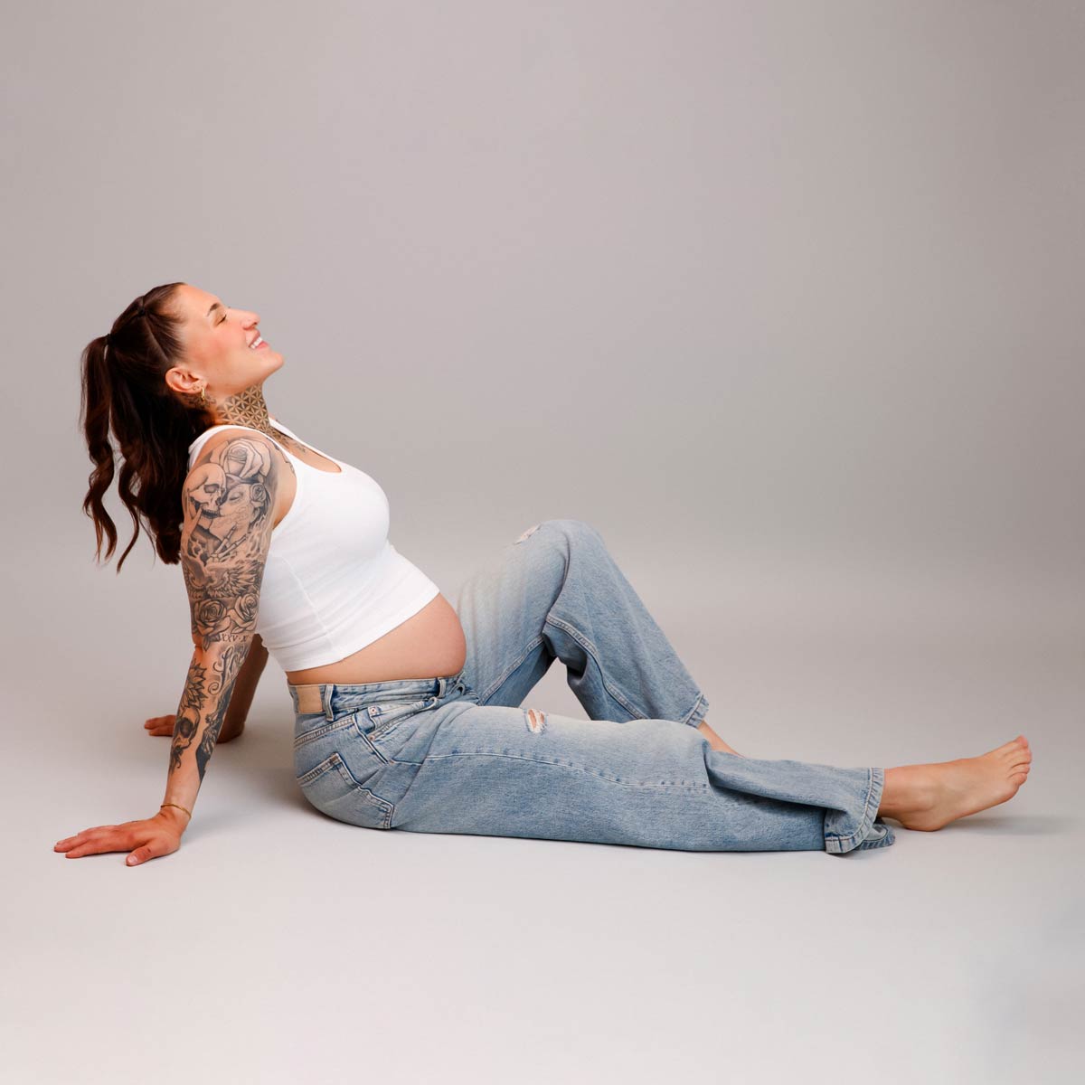 fotoshooting-schwanger-muenchen-studio-minimalistische-fotos