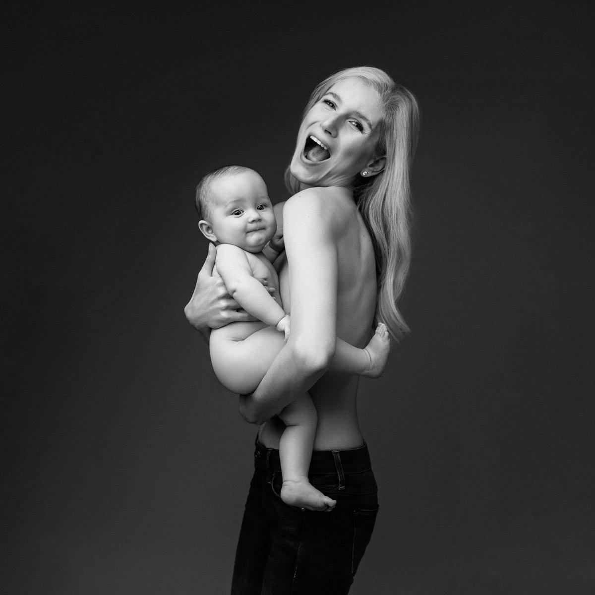 natuerliche-familienbilder-muenchen-studio-shooting