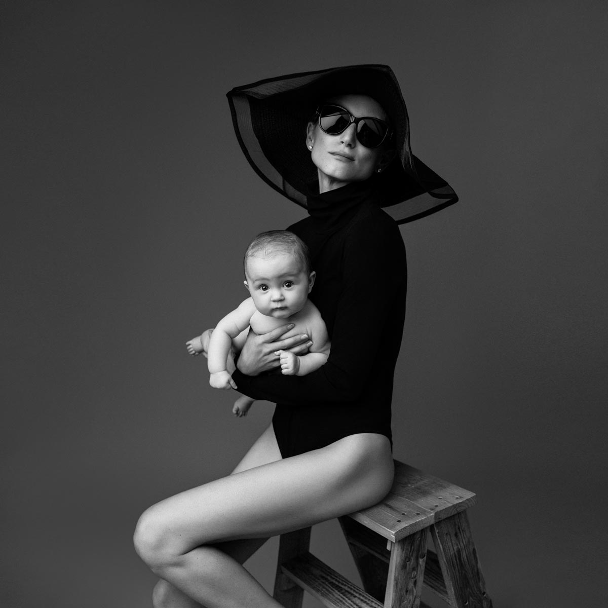 natuerliche-familienmomente-muenchen-schwarz-weiss