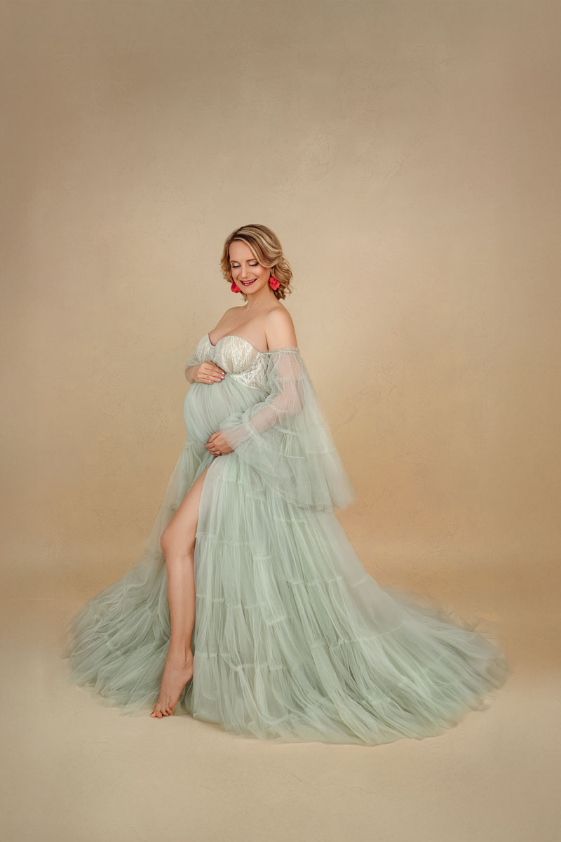 Maternity-Shooting-mit-eleganten-Kleidern