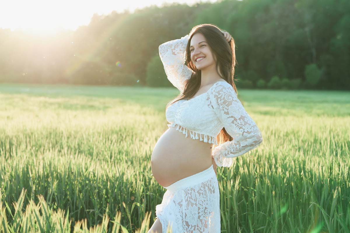 babybauch-shooting-im-freien-muenchen