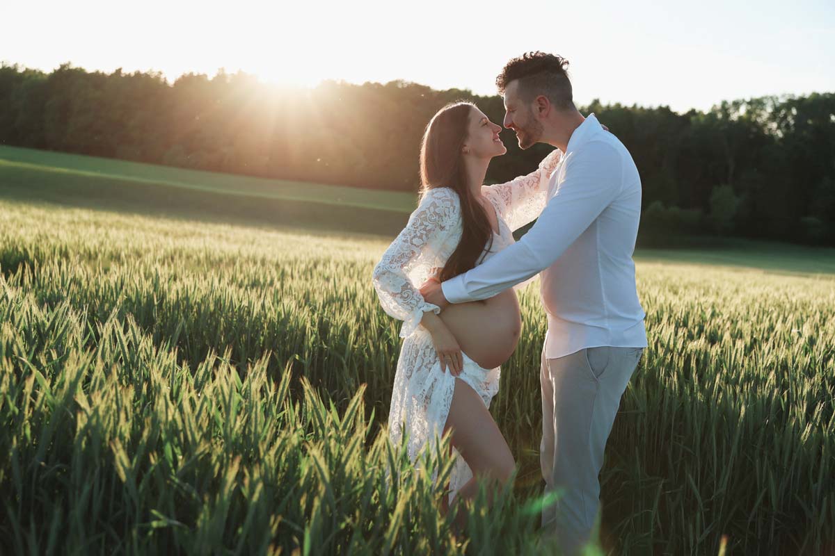 babybauchshooting-mit-partner-outdoor-muenchen