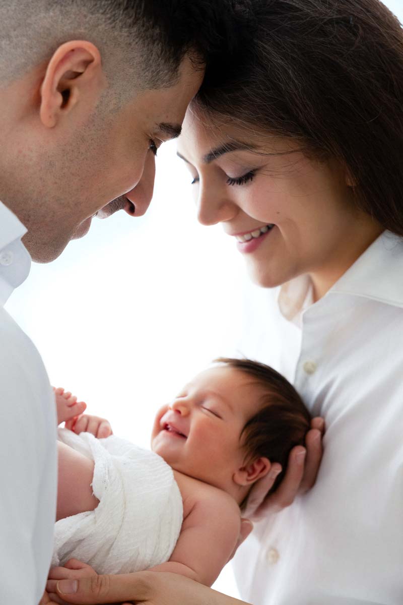 babyshooting-mit-mutter-ude-vater-muenchen