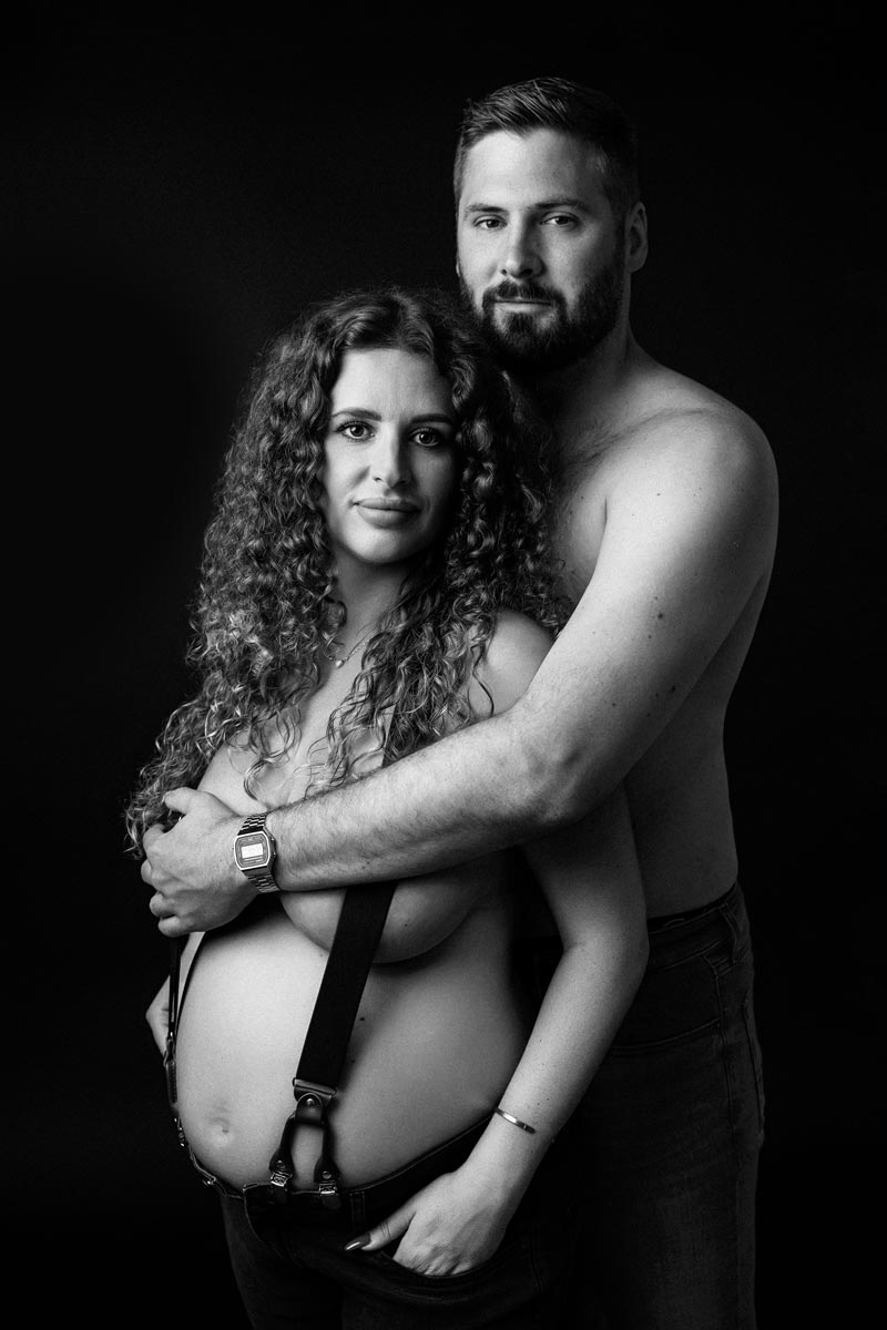 minimalistische-babybauchfotos-luxury-muenchen-black-white