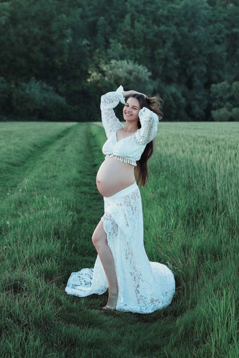 outdoor-babybauchshooting-boho-kleider-muenchen