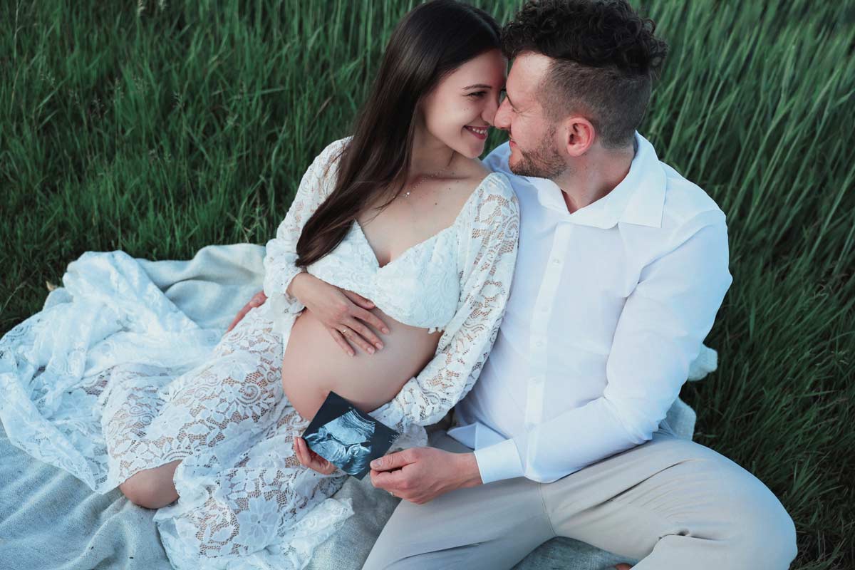 romantisches-babybauchshooting-mit-partner-muenchen