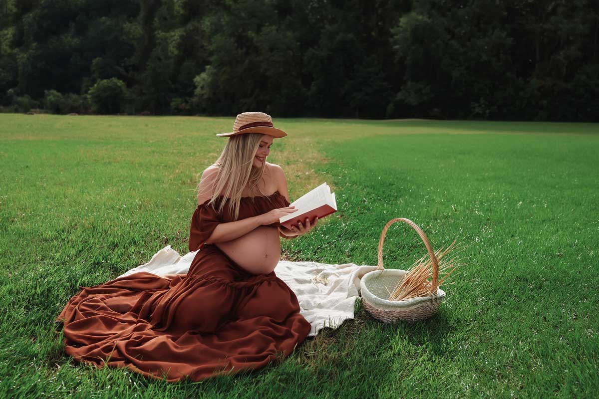 schwangerschaftsshooting-in-der-natur-muenchen